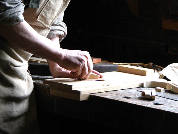 Ofrecemos un servicio de <strong>carpintería  de madera y ebanistería en Riudecanyes</strong> adaptado a las necesidades del <strong>cliente</strong>.